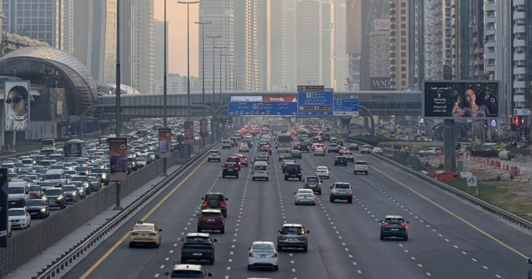 Dubai Police warn sudden lane changes