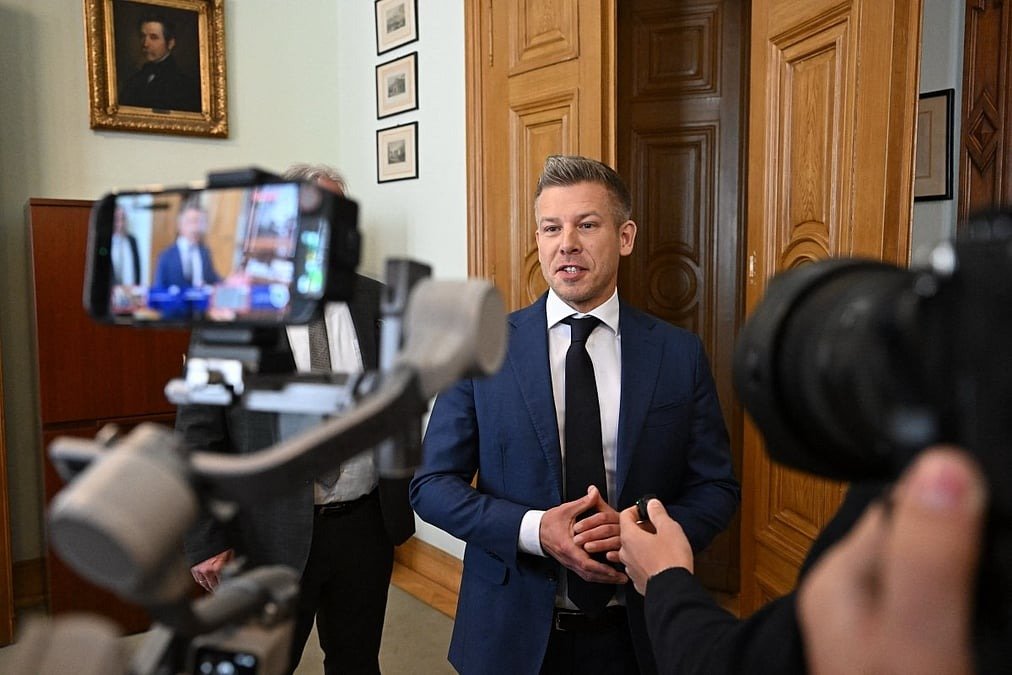 Hungary work visa halt