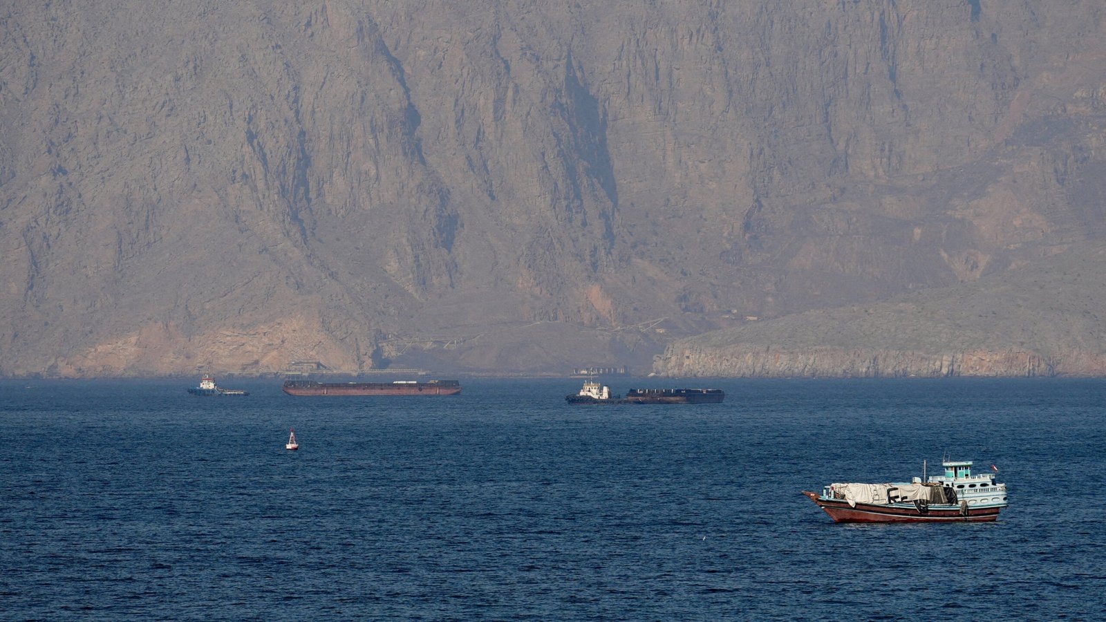 Oil prices surge amid Strait of Hormuz attacks 1 oil prices