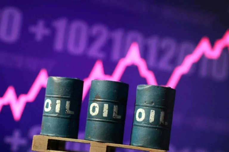 Oil prices drop 0.85% as Hormuz deal nears 7 Oil prices