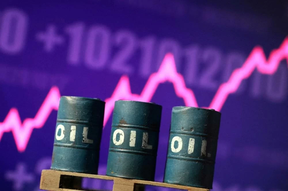 Oil prices drop 0.85% as Hormuz deal nears 2 Oil prices