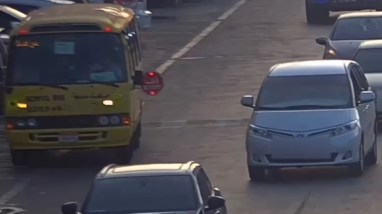 AED 1,000 Fine: Failing to Stop for UAE School Buses 2 UAE school bus stop sign fine