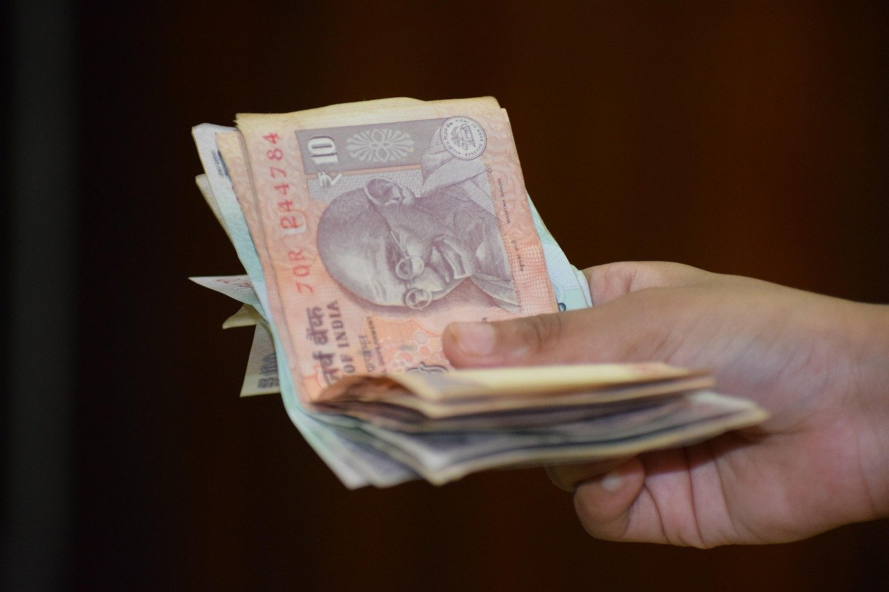 Dh1 Buys Rs26: Indian Rupee Hits Record Low in UAE 2 Indian rupee rate UAE
