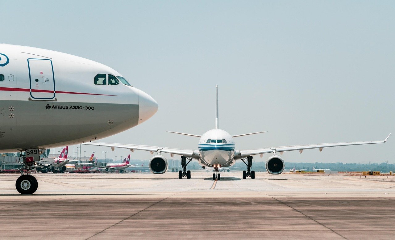 Sydney Airport near collision