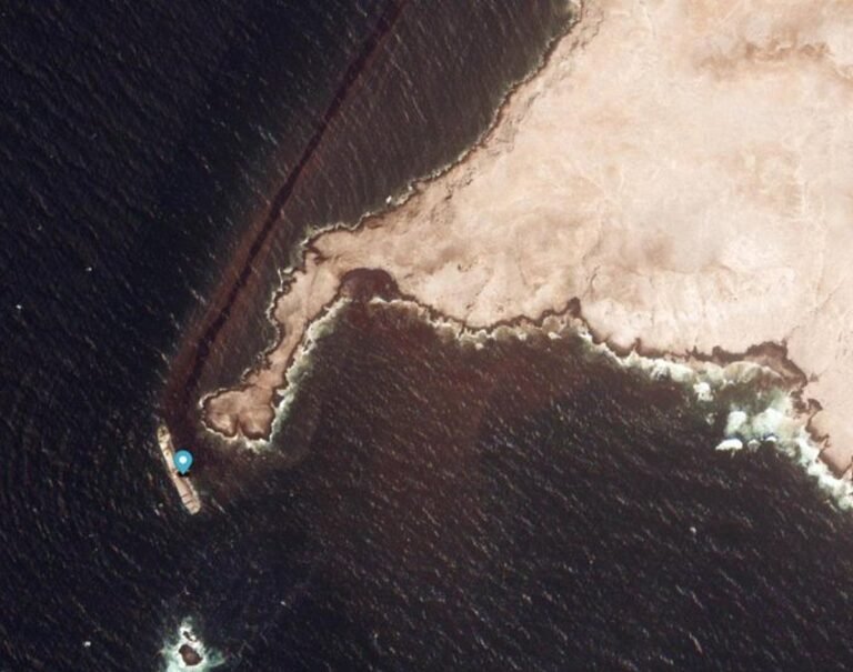 Oman Oil Spill: 390km² Affected 6 Oman oil spill