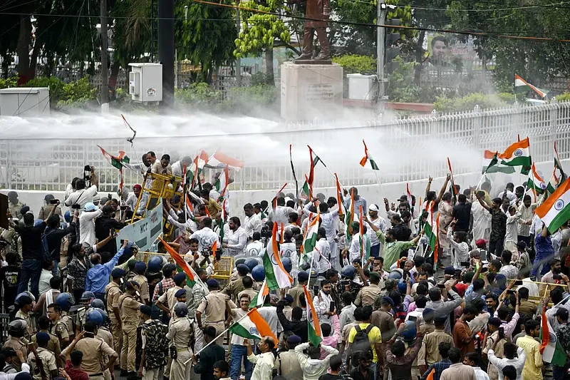 Bihar student protests: Water cannons used in Patna clashes 1 Bihar student protests