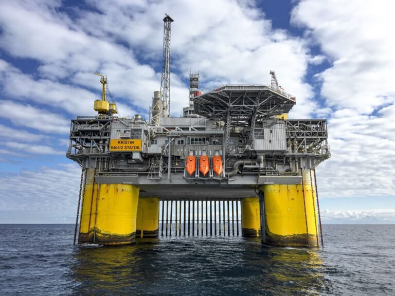 Oil prices rise as Hormuz deal hopes clash 1 Oil prices