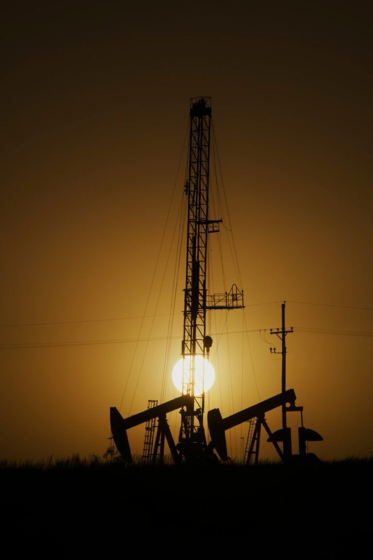 Brent Falls to $93 as Oil Prices Iran Sanctions Loom 8 Oil prices Iran sanctions