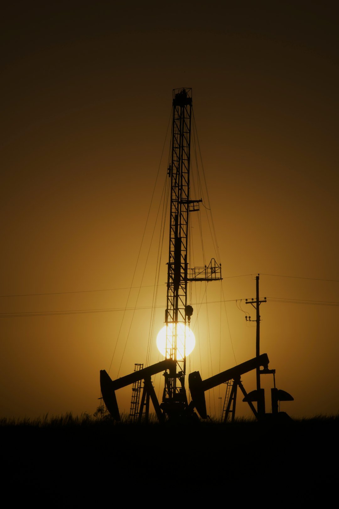 Brent Falls to $93 as Oil Prices Iran Sanctions Loom 3 Oil prices Iran sanctions