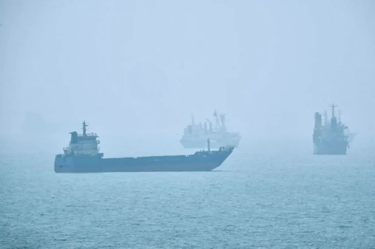 Kharg Island oil strikes