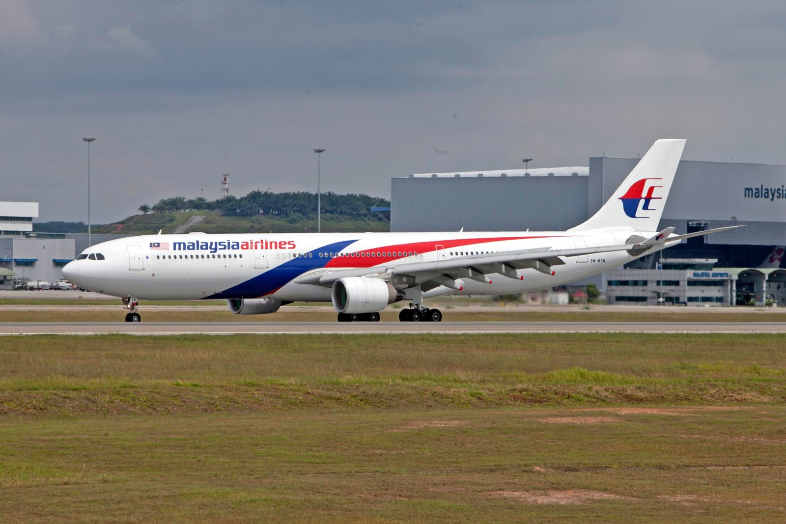 Engine failure forces Malaysia Airlines emergency landing 1 Malaysia Airlines emergency landing