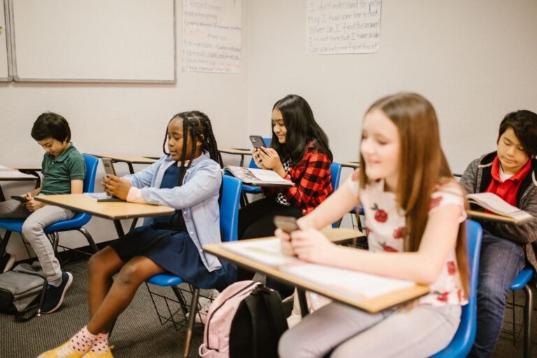 UAE schools mobile phone ban