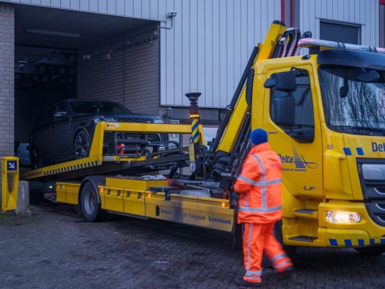 AED 10,000 Fine: Unlicensed Carlift Dubai Warnings 3 unlicensed carlift dubai