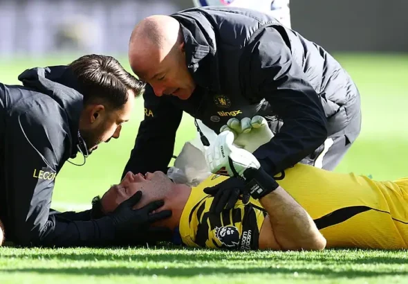 Emiliano Martinez injury