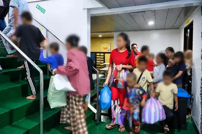 Filipinos deported from Malaysia